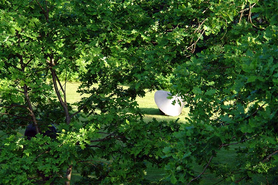 Cor-ten steel sculptures exhibited on the clearing (seen to the lake in the west).
