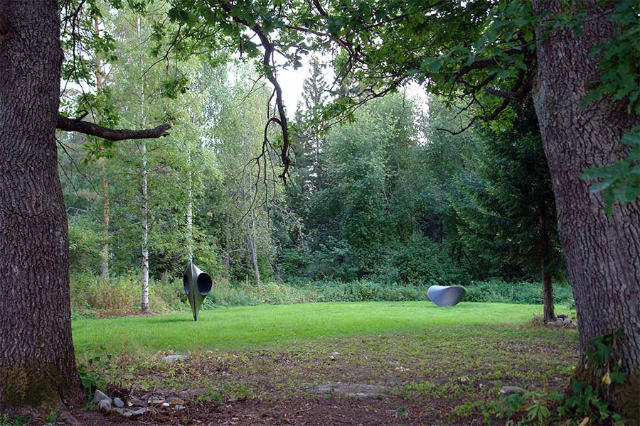 Cor-ten steel sculptures exhibited on the clearing (seen to the lake in the west).